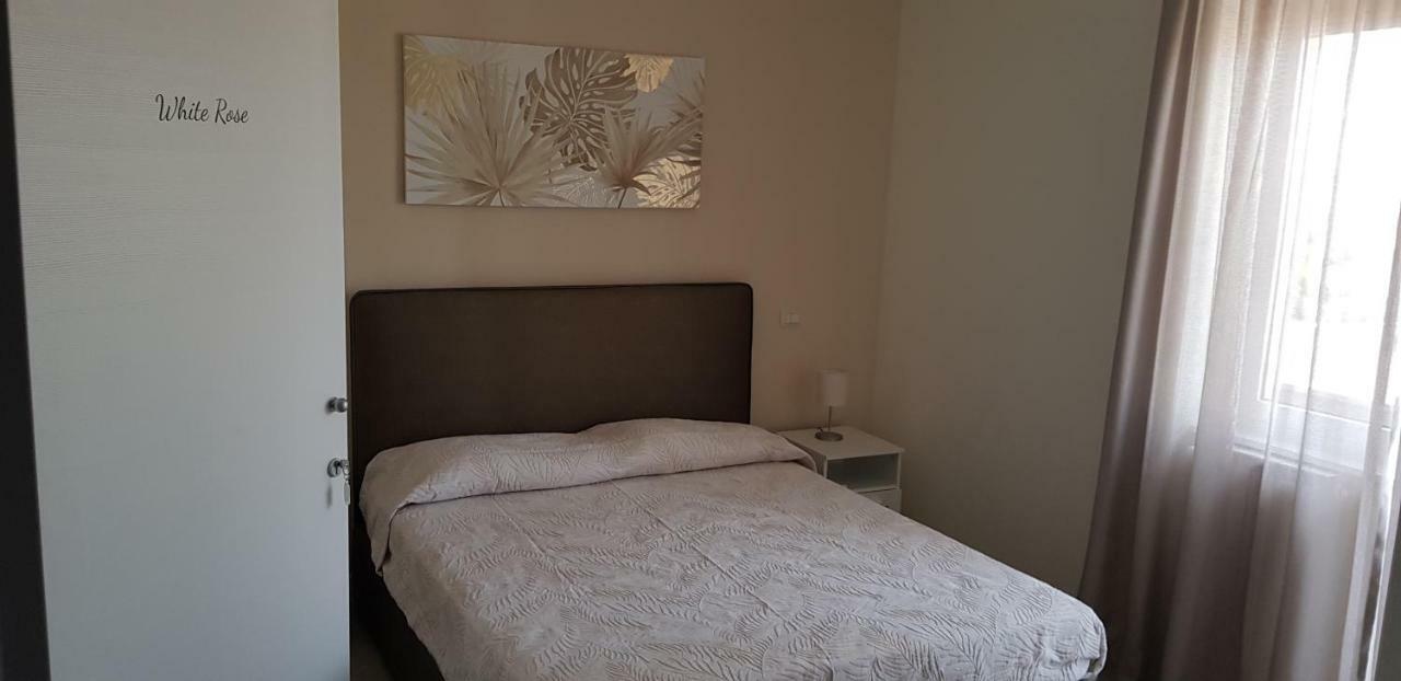 Little Rose Guest House Фьюмичино Экстерьер фото